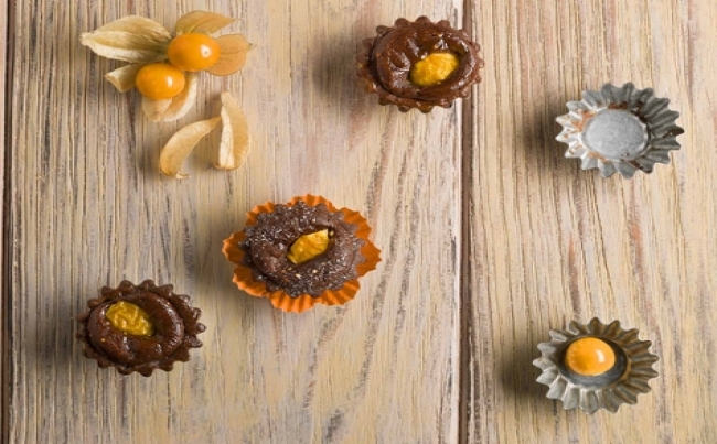 Tartita de chocolate con aguaymanto